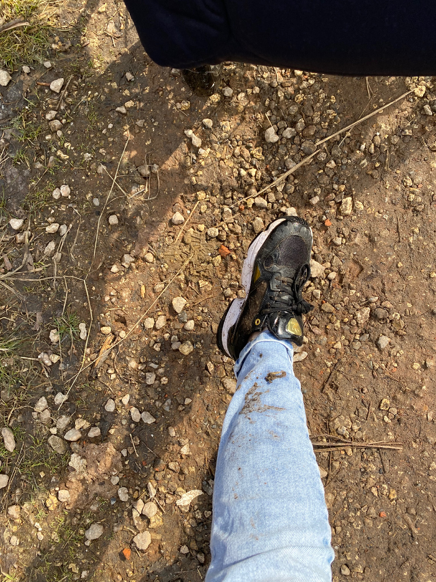 Провалилась в какую-то лужу