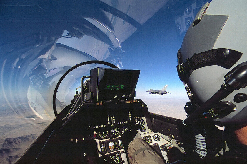    Вид из кабины истребителя F-16 / Источник: picryl.com/