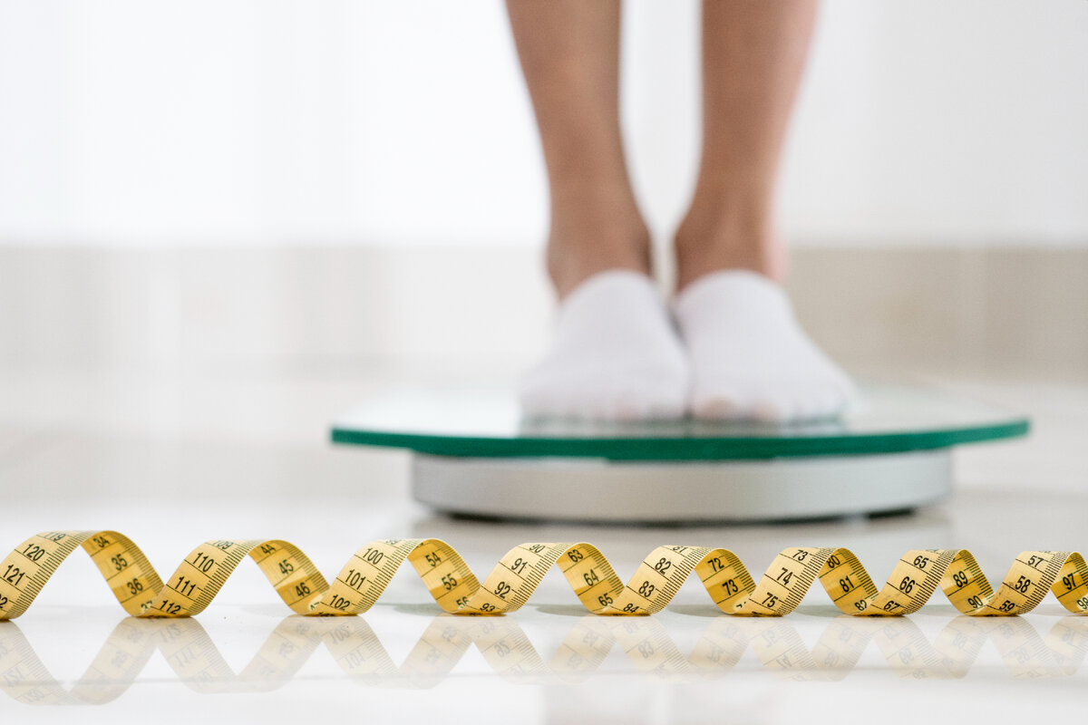 Изображение от <a href="https://ru.freepik.com/free-photo/close-up-legs-on-weight-machine_20384268.htm#query=%D0%BF%D0%BE%D1%85%D1%83%D0%B4%D0%B5%D0%BD%D0%B8%D0%B5&position=2&from_view=search&track=sph">Freepik</a>