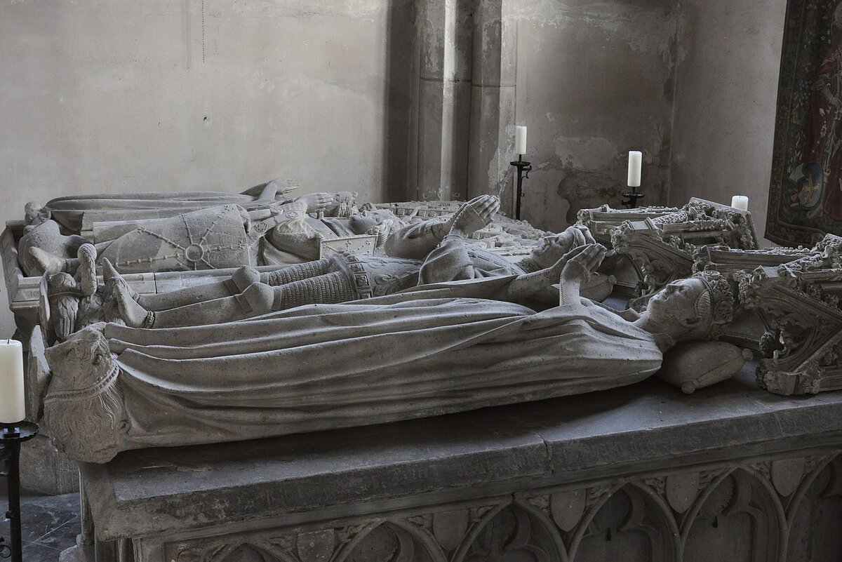 Адольф III (нем. Adolf III von der Mark; 1334 — 7 сентября 1394, Клеве) — епископ Мюнстера в 1357—1363 годах, архиепископ Кёльнский в 1363 году, граф Клевский (под именем Адольф I) с 1368 года и граф Марка в 1391—1393 годах.