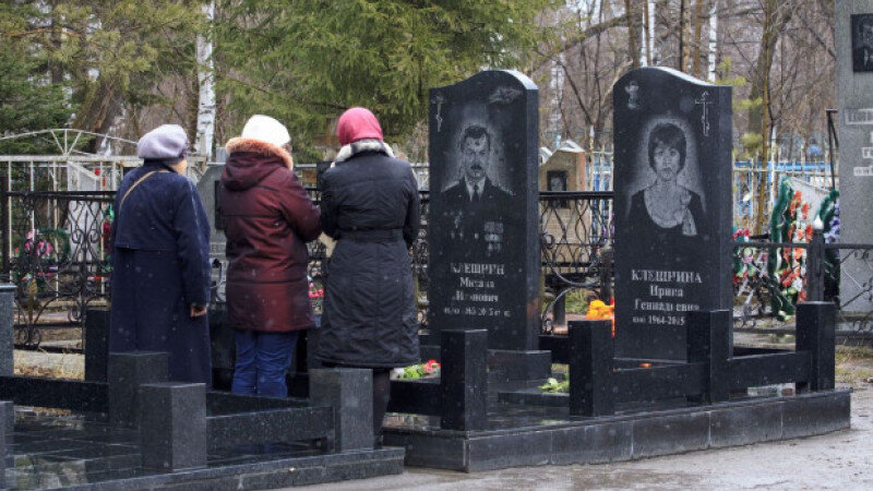     Родительский день в Барнауле. Власихинское кладбище. Анна Зайкова