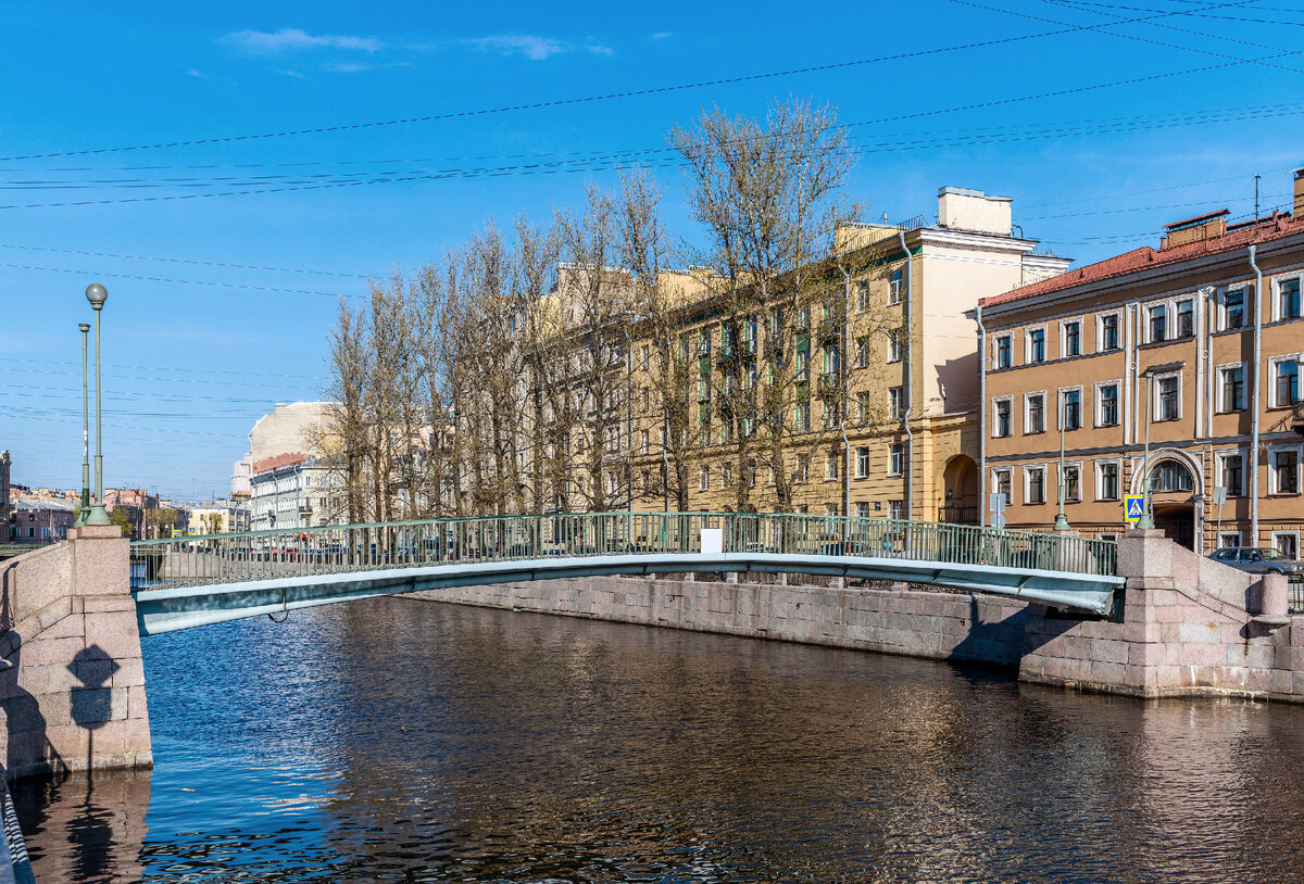 © Florstein / CC BY-SA 4.0 (Коломенский мост в Санкт-Петербурге. Конструкция сварного алюминиевого моста через канала Грибоедова была установлена в 1969 году и длительное время оставалась единственной в своем роде на территории страны)