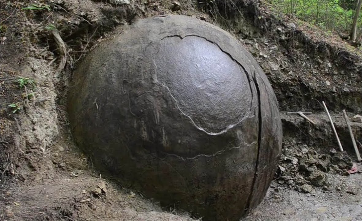 Почему скрывают историю. Каменные шары в Сибири. Металлические шары древние. Раскопки шары.
