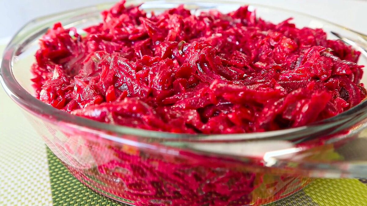 Улетный салат из свеклы! Всего 3 Банальных ингредиента, а какой он вкусный! Готовлю каждую неделю.