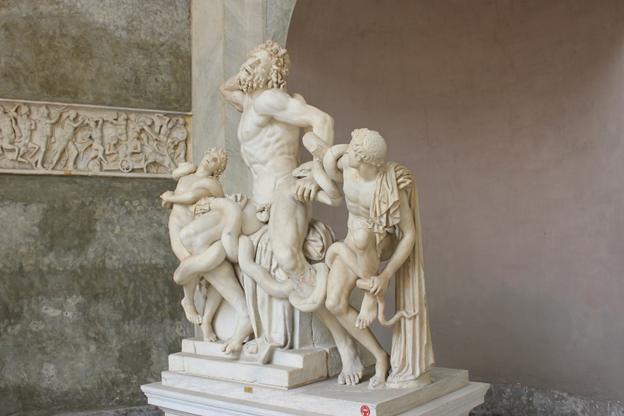 "Лаокоон и его сыновья". I век до нашей эры. Ватикан. Музей Пия-Климента. Создана в Риме. Авторы -Агесандро, Полидор, Афинодор. 
