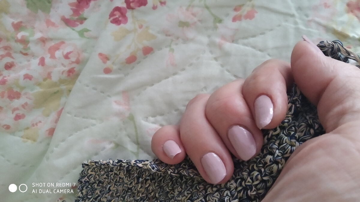 Вязка мягкая, приятная на ощупь. Тянется и может ей можно придавать любую форму. Не вызывает аллергии. Нити использованы хлопковые. 