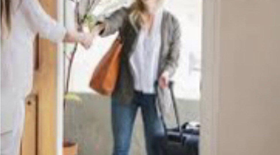 Можно пожить у вас немного, день или два. И так каждую неделю. Я устала