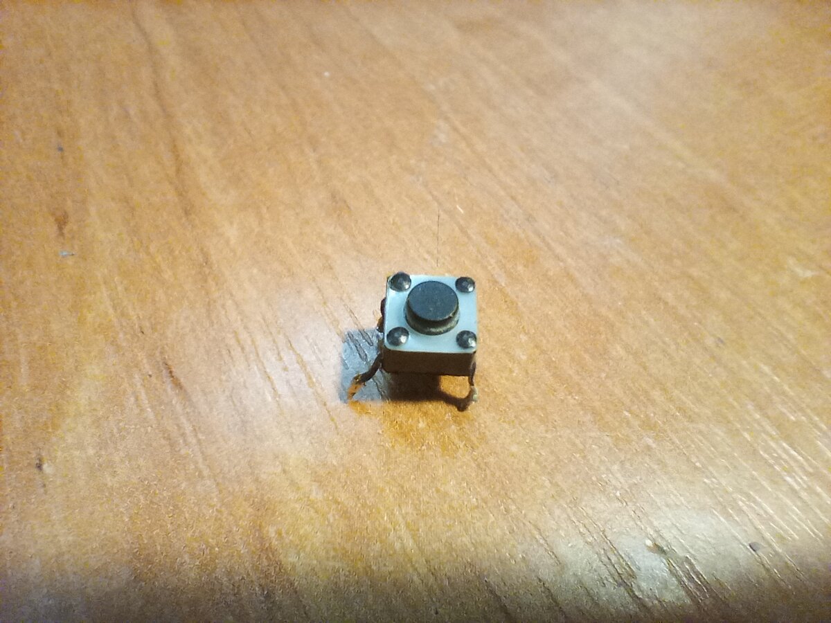 Такие кнопки называются тактовые