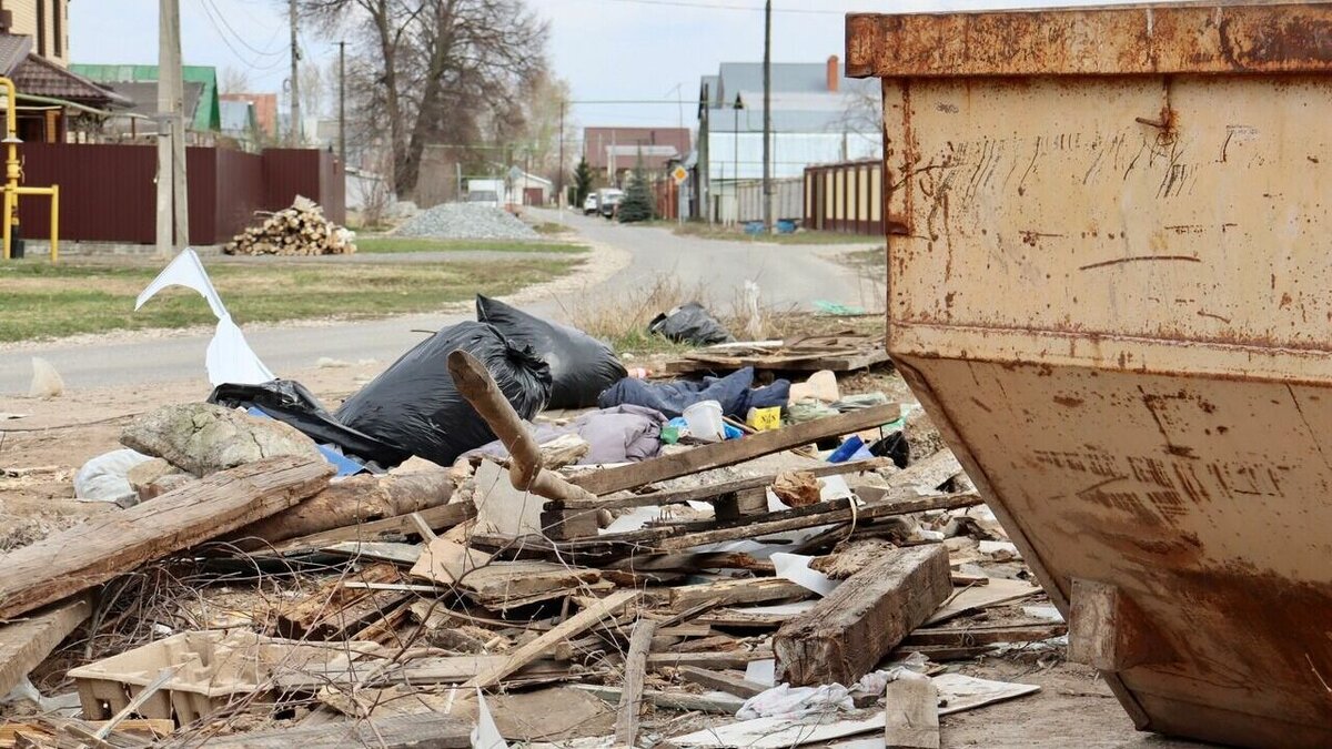     Во время сорок третьего заседания Госсовета татарстана депутат Николай Рыбушкин поднял проблему вывоза мусора из поселков. По его словам, СНТ продолжают платить за вывоз мусора, которого нет.