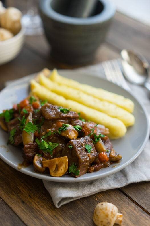 Взято из открытого источника: https://andychef.ru/recipes/beef-bourguignon/#lightbox[9752]/15/