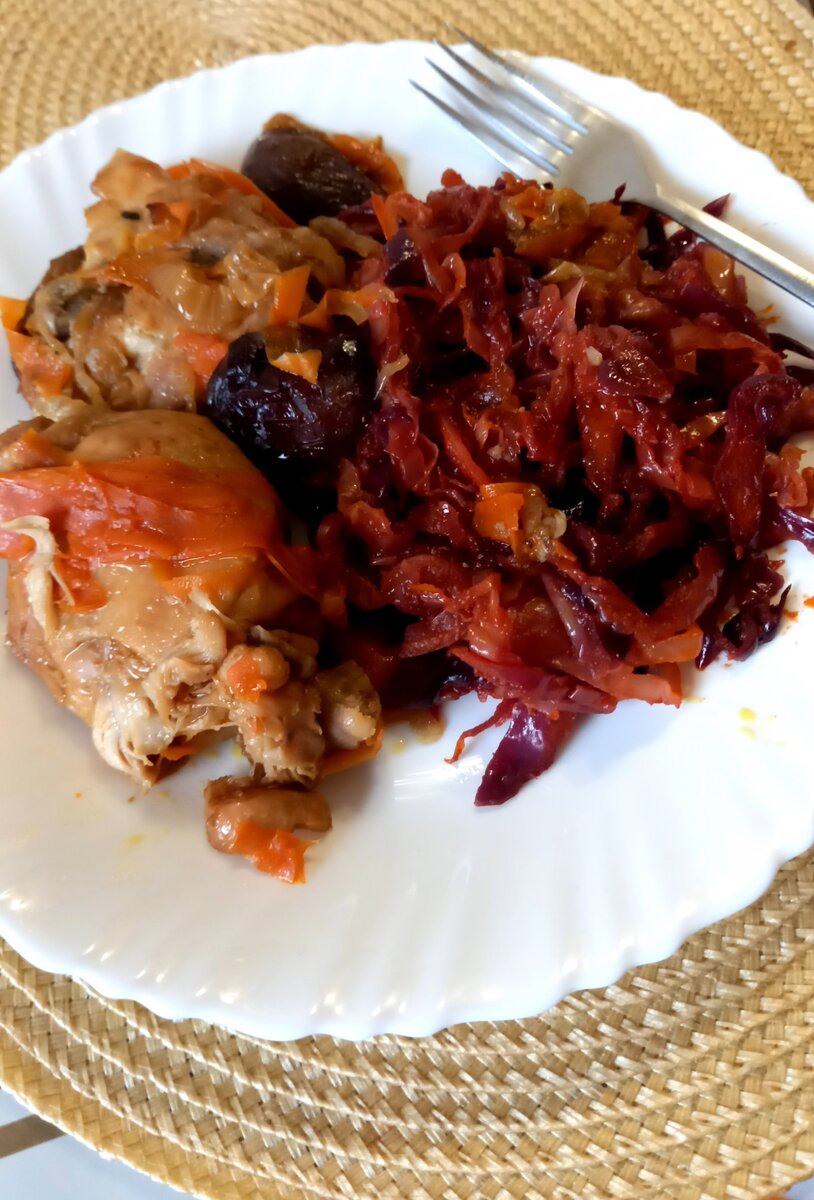 Бедра с гарниром из капусты