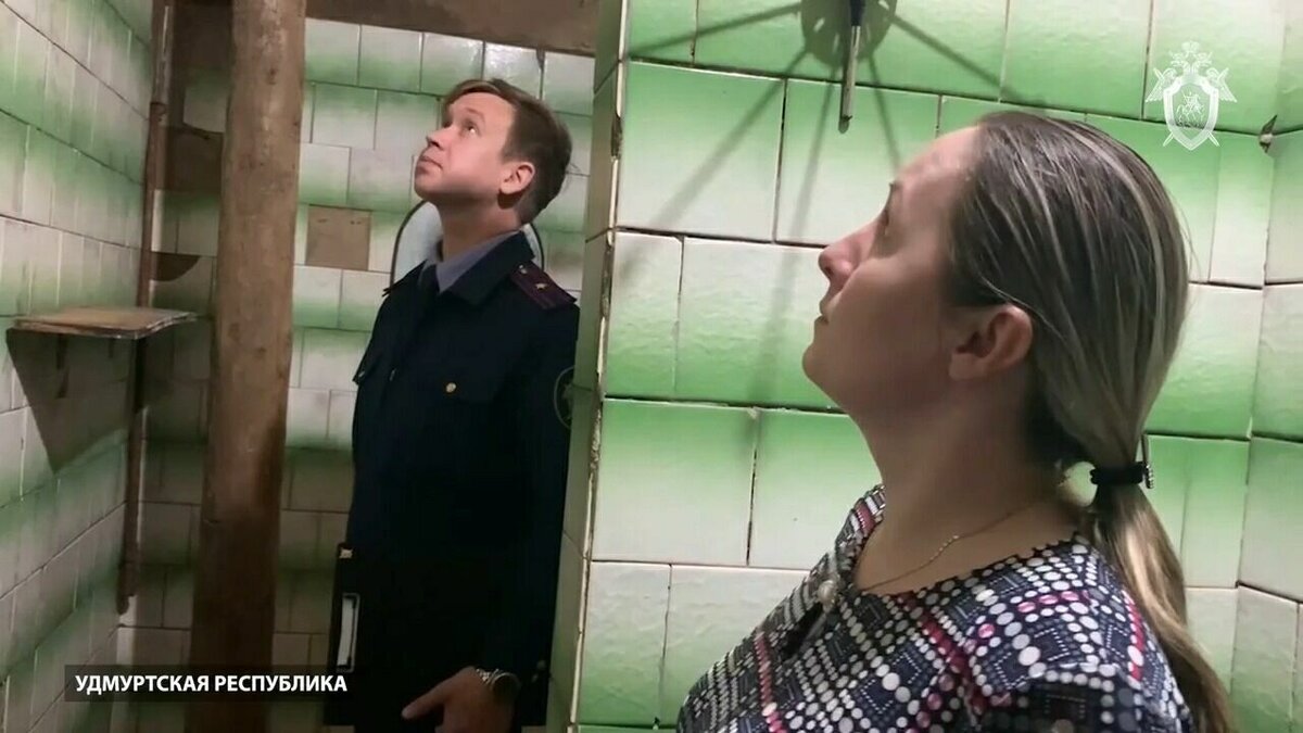     В Сарапуле следственный комитет проводит проверку по факту некачественного ремонта, проведенного в общежитии, где ранее обрушилась стена.