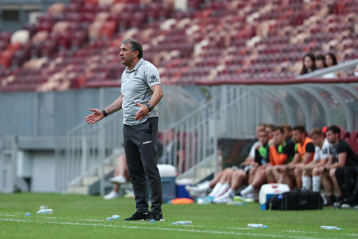 Центр нападения казанцы закрыли. Осталось разобраться с флангами. Фото: rubin-kazan.ru