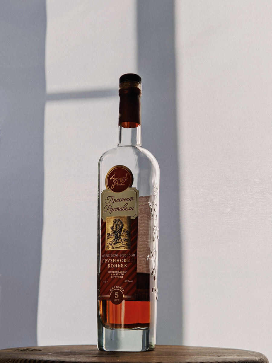 На светлом фоне, как-то повеселее.