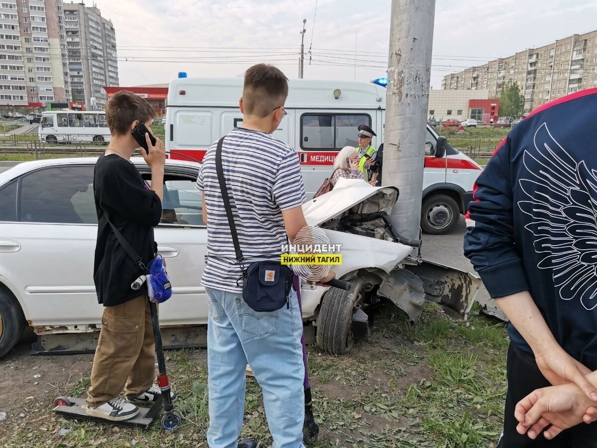 Летел не меньше 100 км/ч»: в Нижнем Тагиле парень на Honda врезался в столб  (фото) | Новости Нижнего Тагила | Дзен