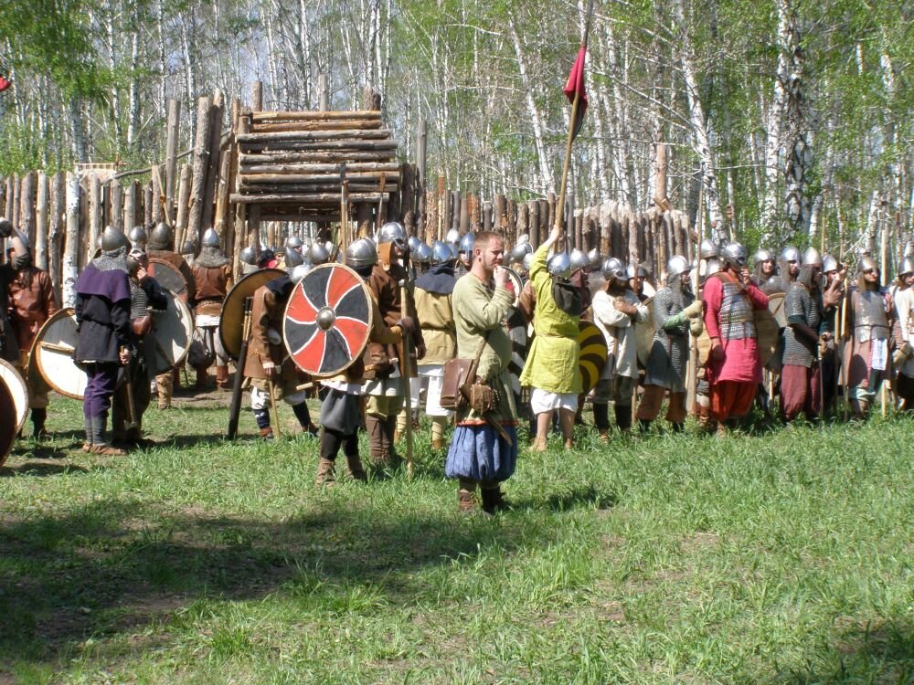 У крепости