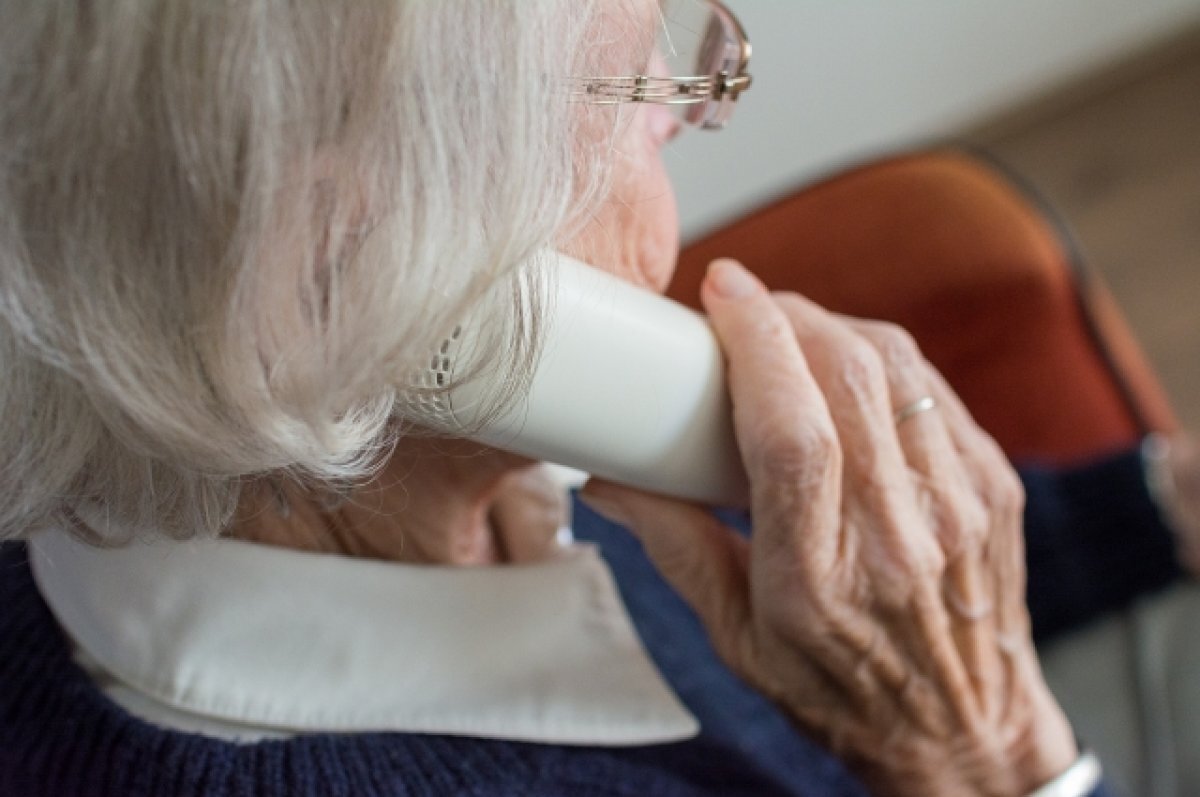    «Женщина-следователь» обманула 94-летнюю омичку на 100 тысяч рублей