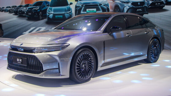    Toyota представила новый седан суббренда Crown Вадим Клепнёв