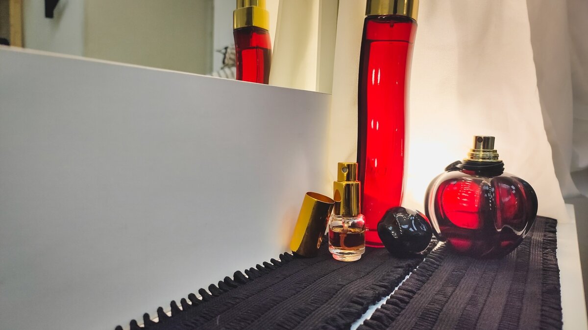     Духи «Столица закатов», посвященные 800-летию Нижнего Новгорода, поступят в продажу в июле 2023 года. Об этом NewsNN рассказала создатель аромата Эльнара Подберезская.