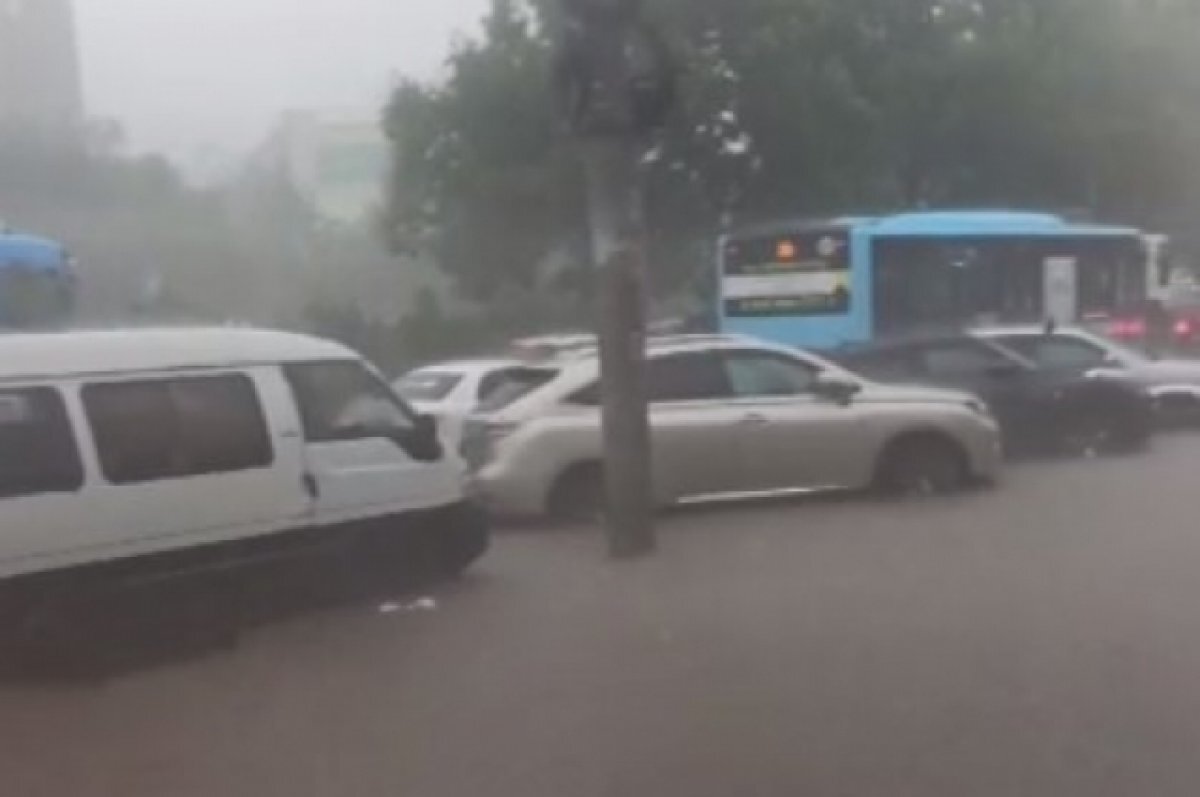    Мощный ливень затопил Владивосток