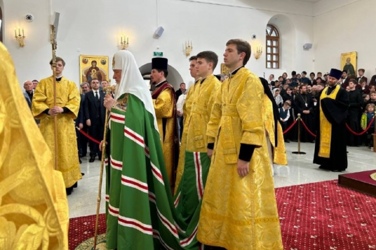   Патриарх Кирилл совершил Крестный ход во время освящения храма в Тобольске