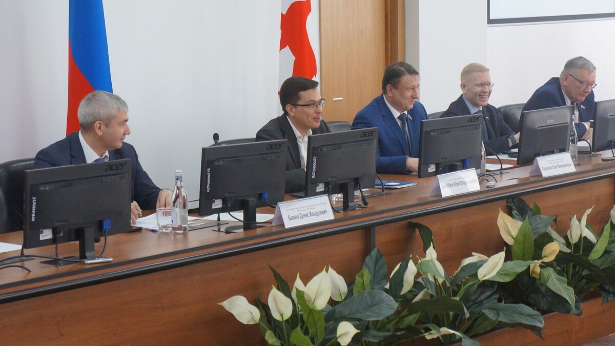     Вчера поменяли асфальт на самой узкой части Зеленского съезда. Об этом рассказал глава города Юрий Шалабаев в своих соцсетях.