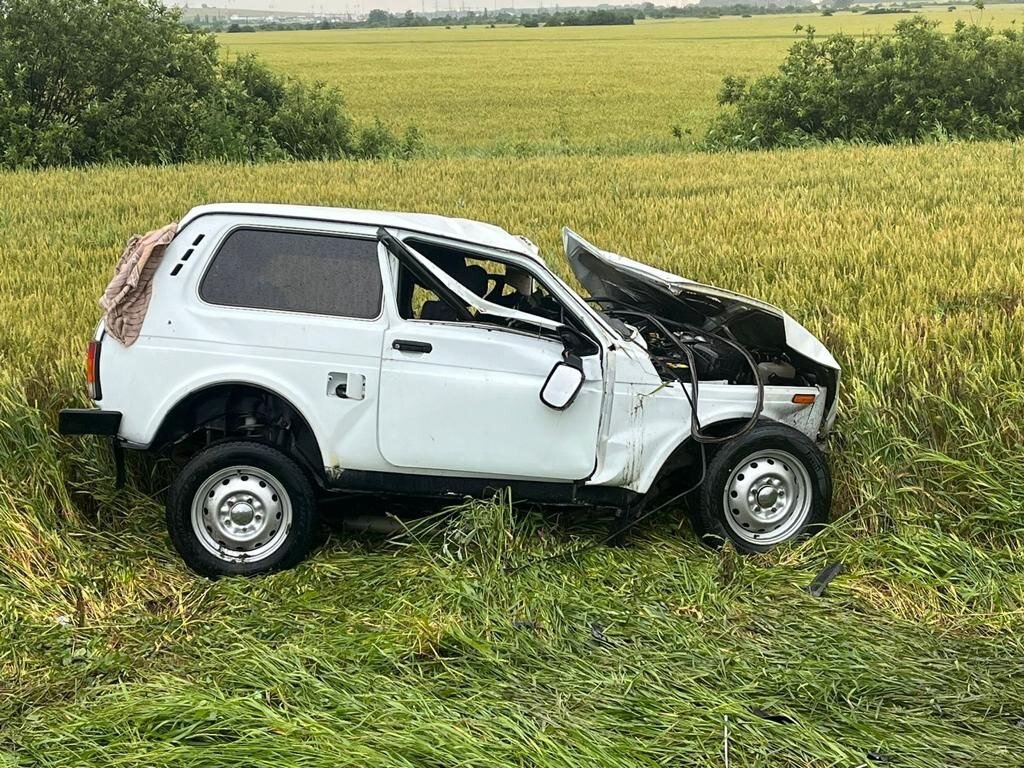 Водитель мазды не справился с управлением