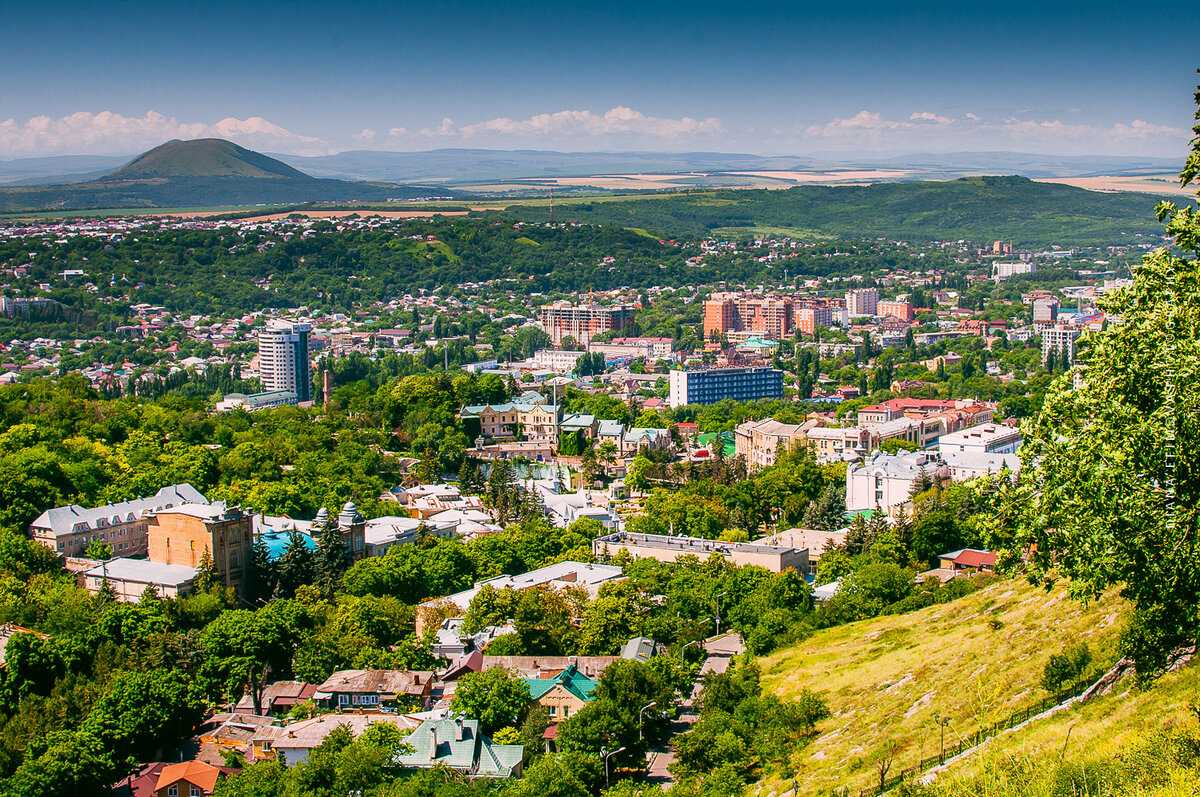 Город пятигорск песни. Курортный городок Пятигорск. Северный Кавказ Пятигорск. Курортный музей Пятигорск. Пятигорск центр города.