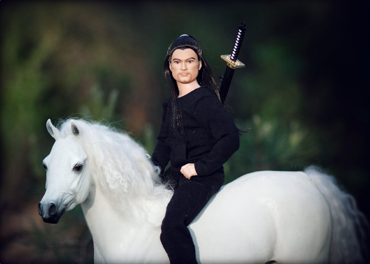 Самурай верхом на коне 