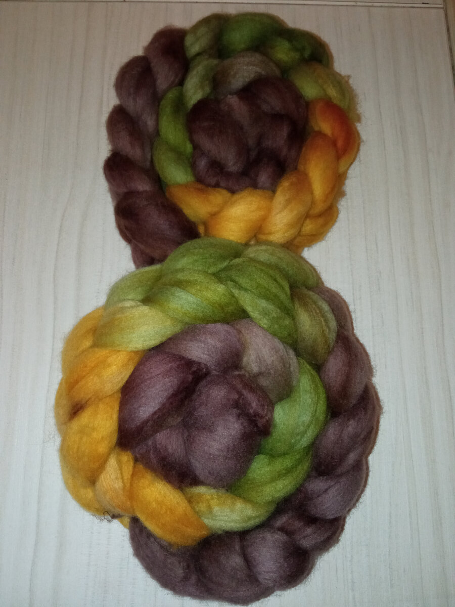 Окрашенная для прядения основы гребенная лента