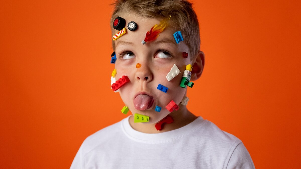     В Тыве 8-летний мальчик выстрелил в свою 8-летнюю подругу из дедушкиного ружья. Пуля попала в бедро девочки — ее госпитализировали.