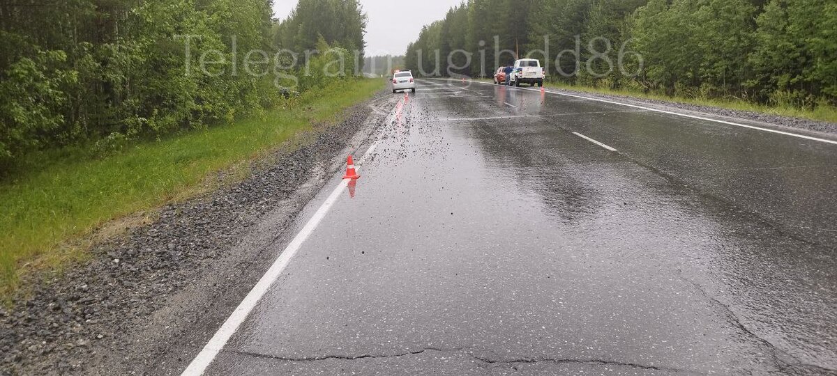    На трассе в Югре Subaru вылетел в кювет, водитель получил травмы