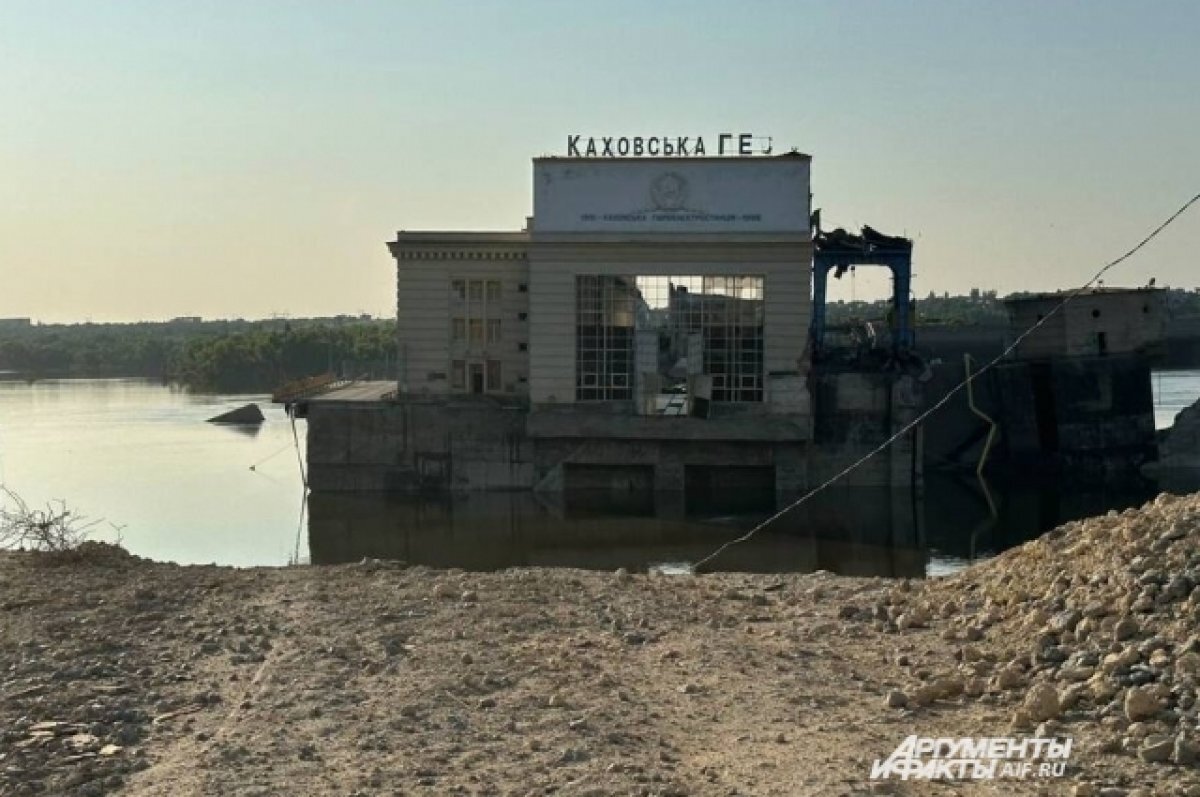 Ушла вода, прилетела «Баба Яга». Новая Каховка приходит в себя после потопа  | Аргументы и факты – aif.ru | Дзен