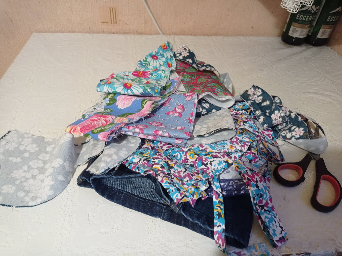 Обычно вечером работаю на кухне, так как комнаты заняты спящими детьми. 