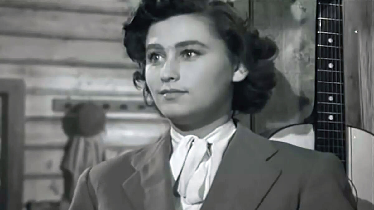 Кадр из фильма "Дело было в Пенькове", актриса Майя Менглет