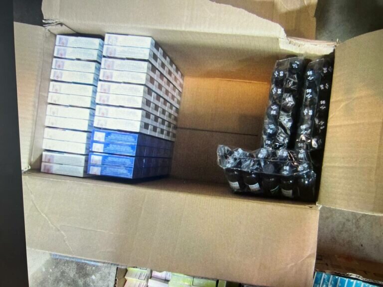    Под видом шоколада и лапши в Оренбуржье пытались ввезти сигареты и алкоголь Белов Михаил Александрович