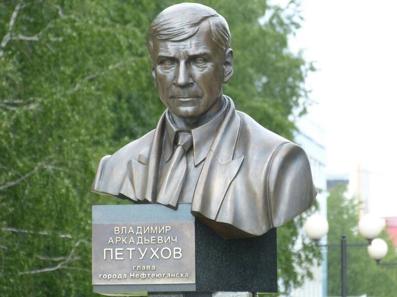    В Нефтеюганске вспомнят первого всенародно избранного мэра Владимира Петухова