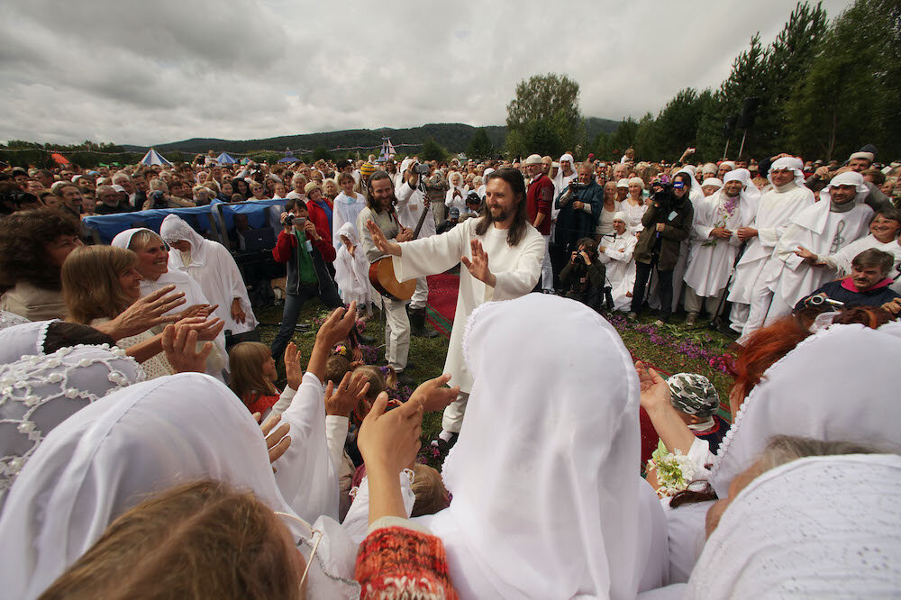 Помощь общины. Церковь последнего Завета Виссариона. Секта Виссариона. Проповедь Виссариона. Виссарион секта сейчас.