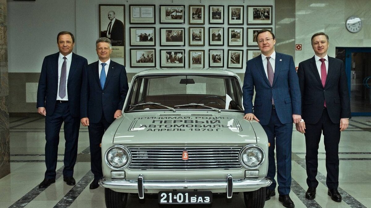     Президент «АВТОВАЗа» Максим Соколов рассказал, какие меры поддержки должно принять правительство, чтобы спасти отечественный автопром. Подумали обо всех, кроме покупателей. Что будет с ценами на безальтернативные российские автомобили?