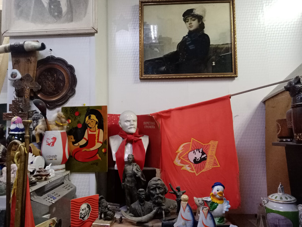 В лавочке у ключника (фото автора канала от 26 июня)
