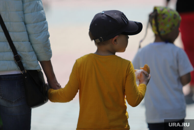 Кража детей в москве. Люди которые крадут детей. Кража детей в москве. Ребенка пытаются похитить. Кража детей в москве.