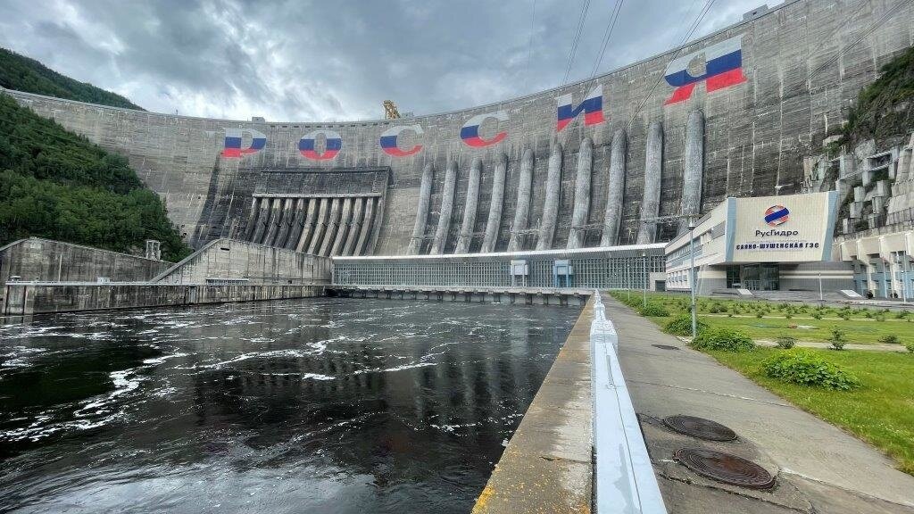 Шушенская гэс владелец. Саяно-Шушенская ГЭС. РУСГИДРО Саяно-Шушенская ГЭС. Саяно-Шушенская ГЭС гидроэлектростанция. Саяно-Шушенская ГЭС водохранилище.