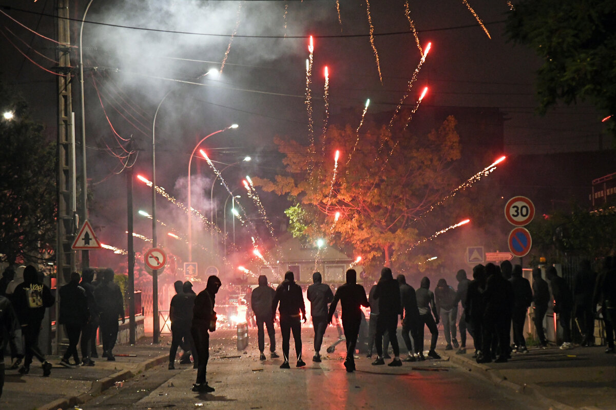 митинги в париже