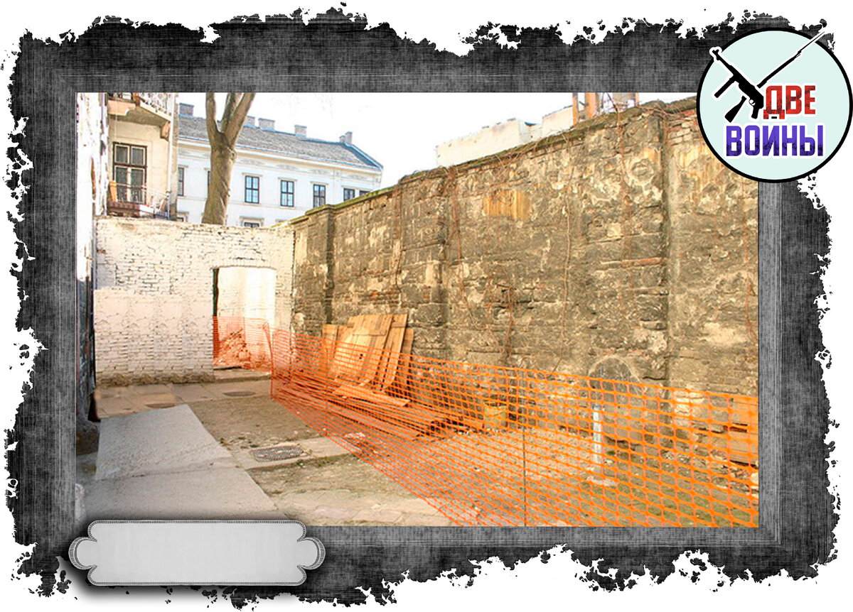 Кусок стены еврейского гетто в Будапеште, сохранившийся до XXI века. Фото в свободном доступе.