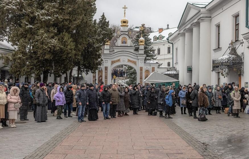    Киев закрывает знаменитую Киево-Печерскую лавру