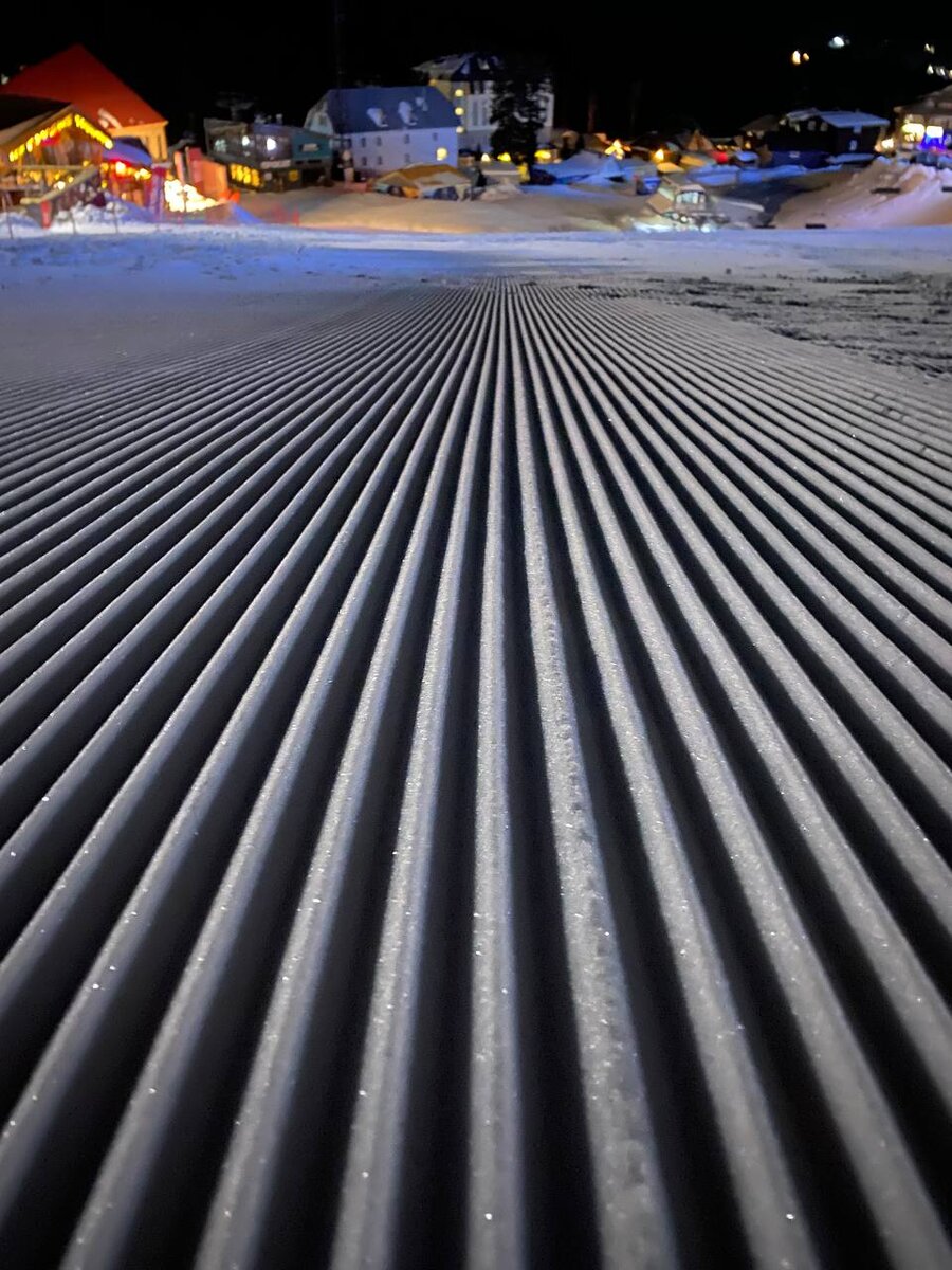 Разве что-то может быть прекраснее идеального склона после утренней чашечки кофе? 