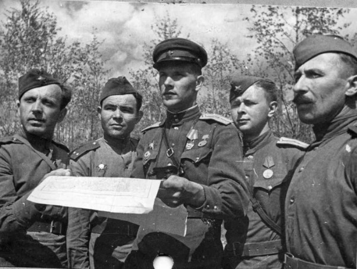 Как лучший снайпер дивизии перерезал со своим батальоном путь к ...