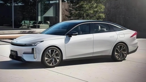    Geely в августе выпустит 663-сильный гибридный седан Galaxy L6 Вадим Клепнёв