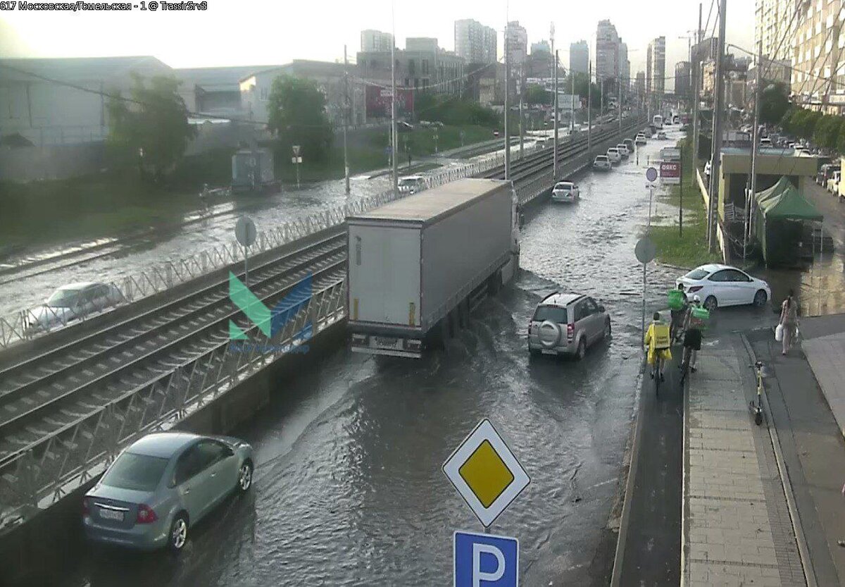 Улица Московская в Краснодаре снова потекла. Фото gorodskoyportal.ru.