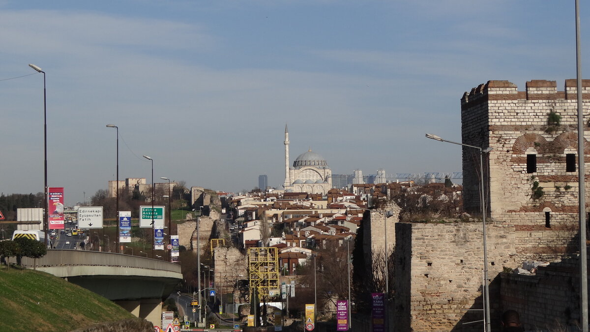 Византийские стены Константинополя в Стамбуле